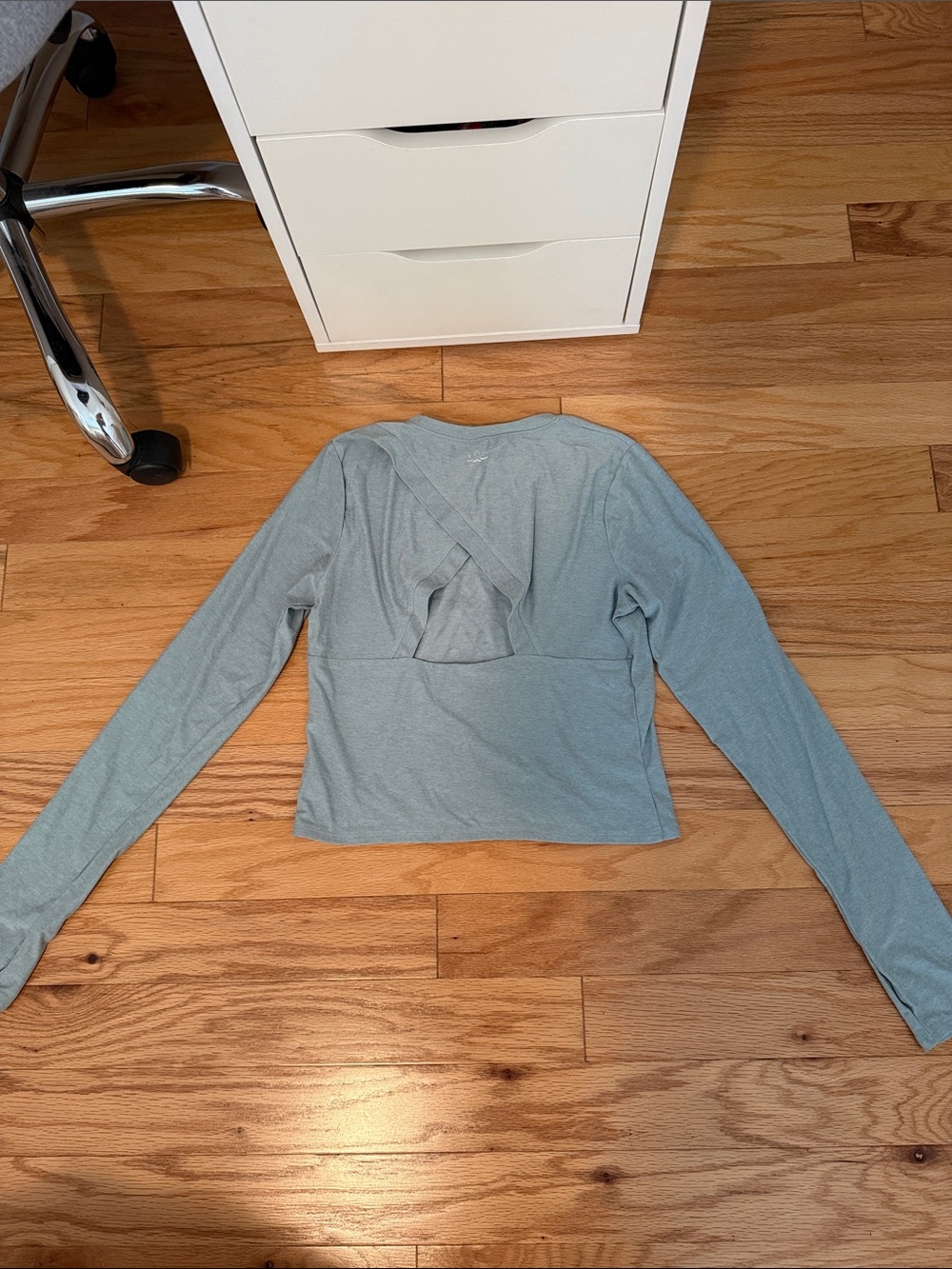Beyond Yoga Light Blue Long-Sleeve Crewneck Top - Picture 4 of 9